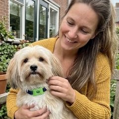 Julia met haar hond Pip